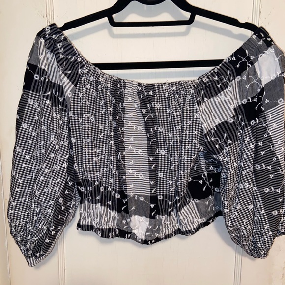 Off the shoulder printed crop top - Picture 1 of 3